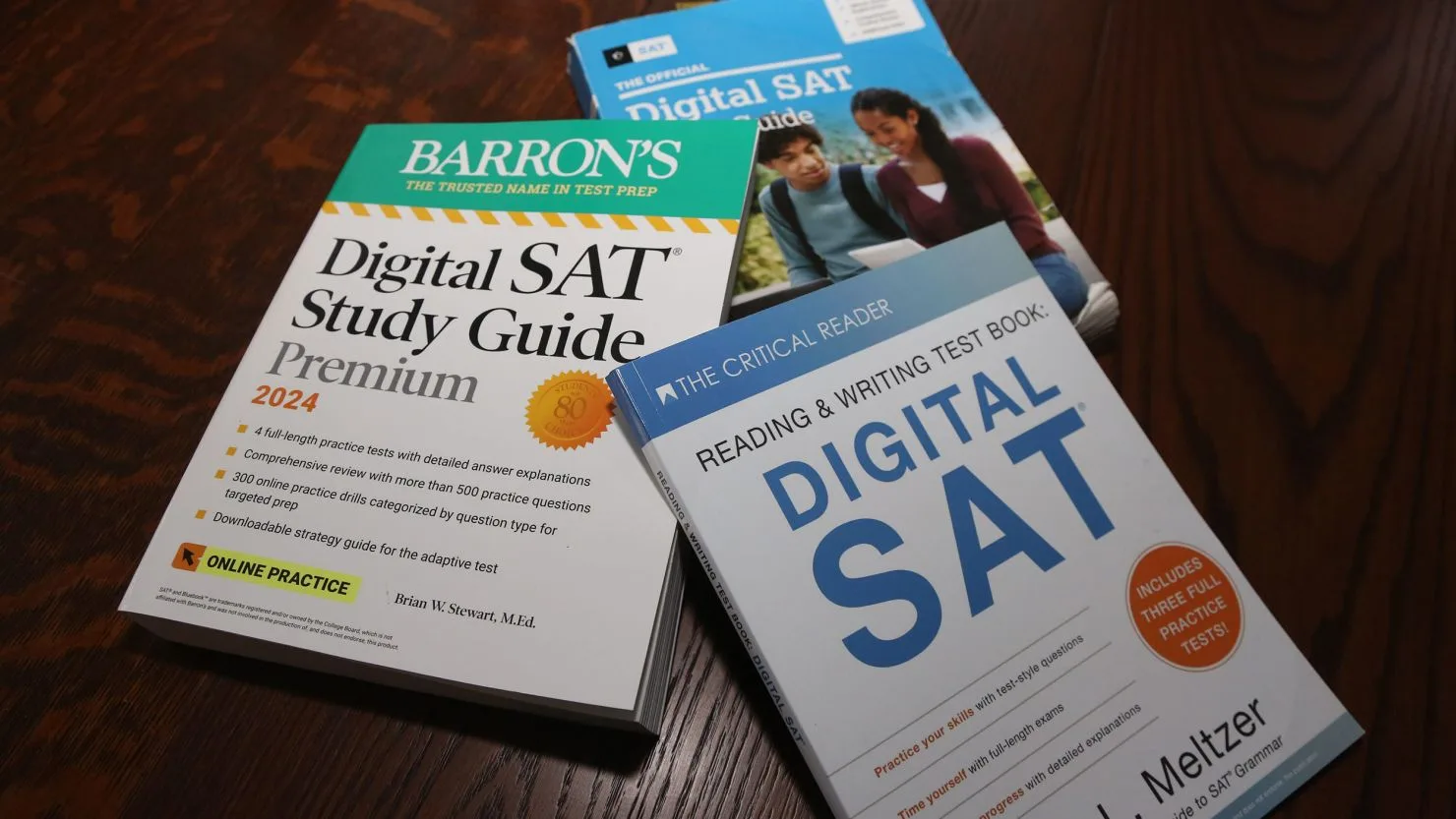 Buku persiapan Digital SAT
